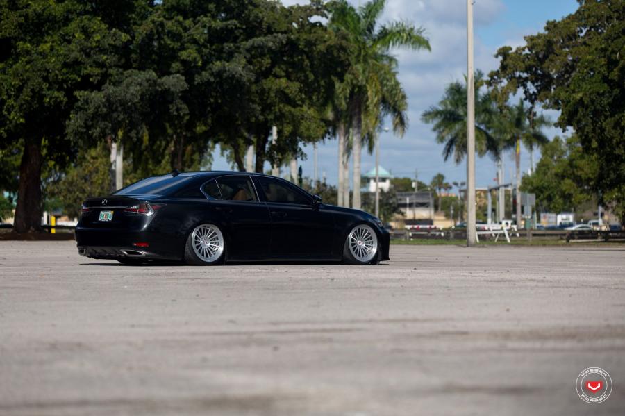  Lexus GS on Vossen Wheels (LC-106) 2016 года  (фото 29 из 61)